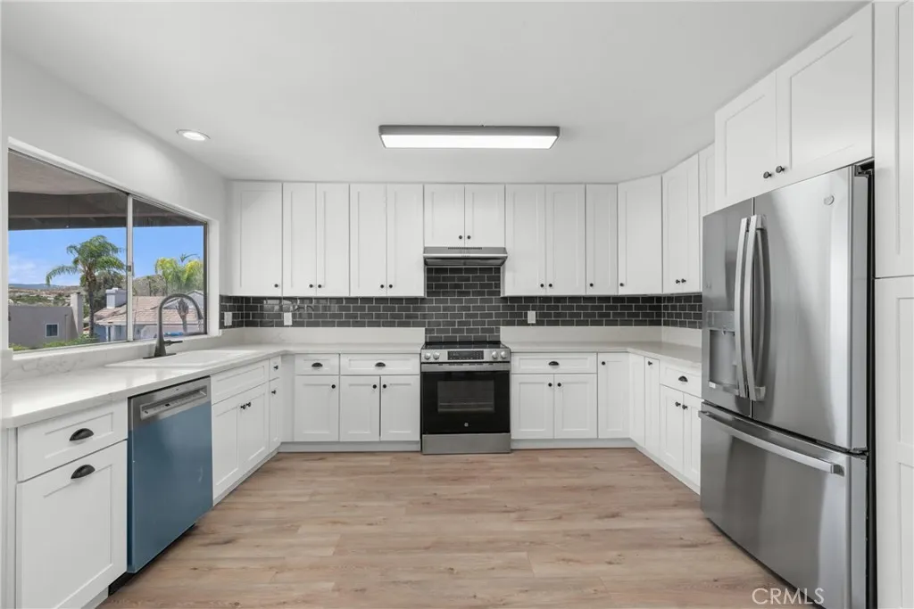 22587 Canyon Lake Drive S, Canyon Lake, California 92587 home-pic-10